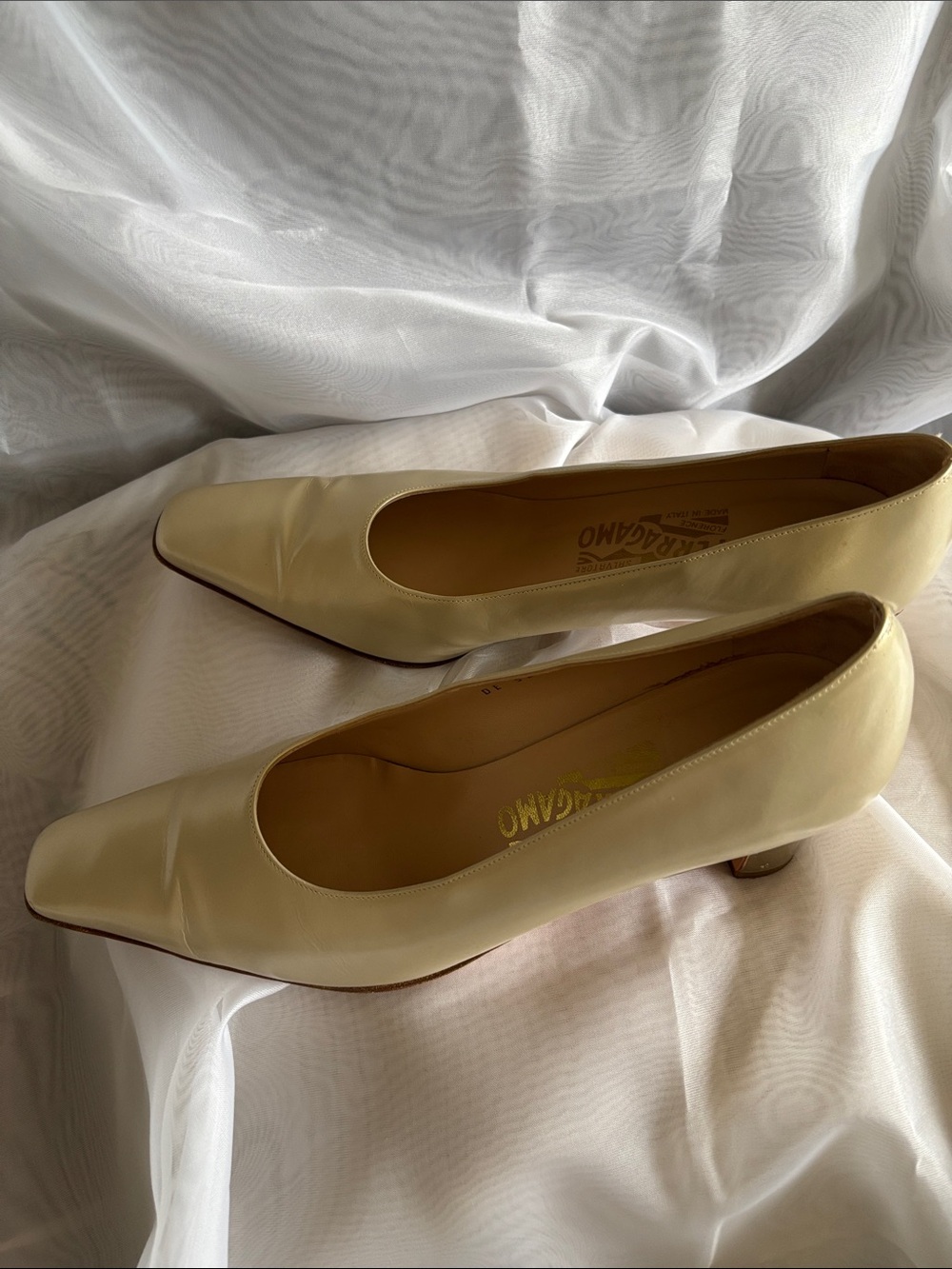 Salvatore Ferragamo Pale Cream Leather Square-Toe Mid Heel Pumps